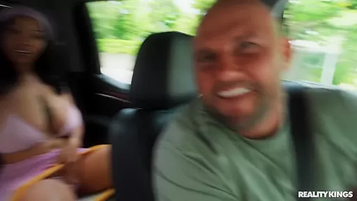 /   Advoree A Public Vibing