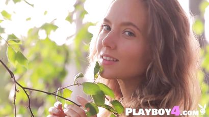 Russian Babe Showed Amazing Natural Body