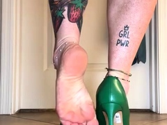 Amateur Foot Fetish Girlfriend Sucks And Gives A Footjob