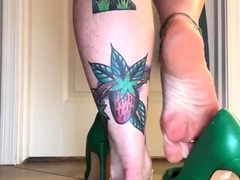 Amateur Foot Fetish Girlfriend Sucks And Gives A Footjob