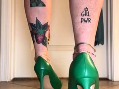 Amateur Foot Fetish Girlfriend Sucks And Gives A Footjob