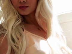 Teen Blonde With A Big Ass Eating Pizza