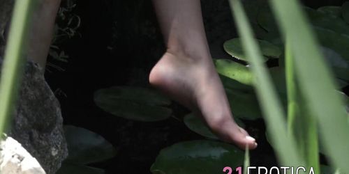 Hot Hunk Worships Anne Roses Feet Before Banging Her Sweet Pussy