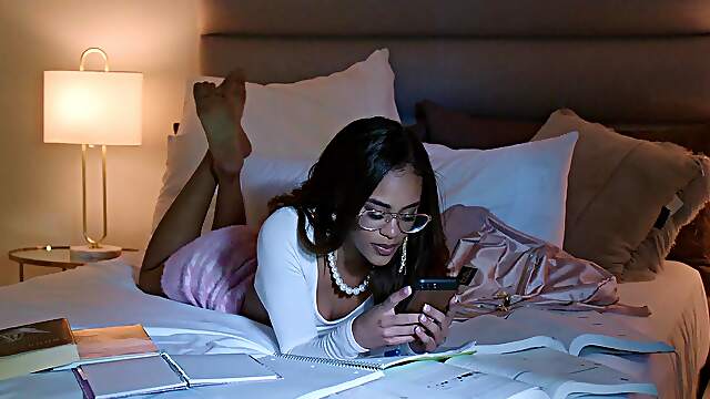 Scarlet’s Mouth Watering For Alex In HD