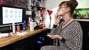 Nerdy Slut’s Skincare Routine Includes Applying Boyfriend’s Cum To Her Face