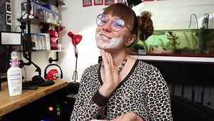 Nerdy Slut’s Skincare Routine Includes Applying Boyfriend’s Cum To Her Face